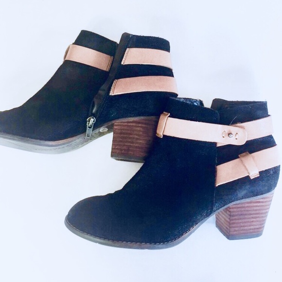 🆕DV Distressed Strappy Bootie - Picture 1 of 4